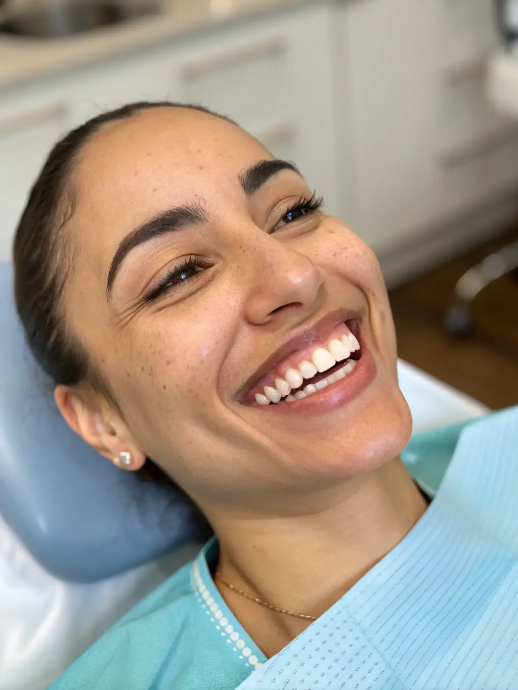 A patient smiling confidently after undergoing successful wisdom tooth extraction, showcasing improved oral health and alignment.